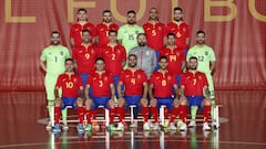 La vieja guardia tira de España en su debut en la Eurocopa