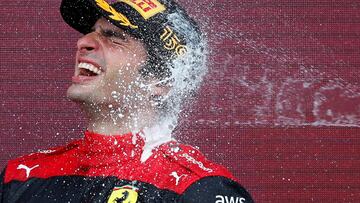 Formula One F1 - British Grand Prix - Silverstone Circuit, Silverstone, Britain - July 3, 2022 Ferrari's Carlos Sainz Jr. celebrates winning the race on the podium REUTERS/Andrew Boyers     TPX IMAGES OF THE DAY