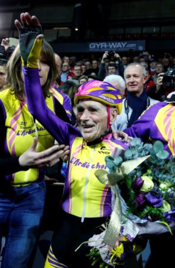 El ciclista franc¨¦s de 105 a?os que bate el r¨¦cord de la hora