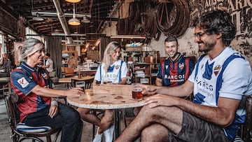 El Levante presenta sus nuevas equipaciones inspiradas en la Malvarrosa