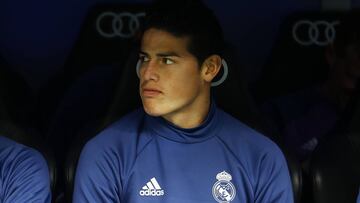 James en el banquillo.