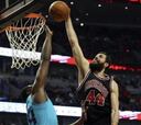 Los mejores Mirotic (28) y Pau (27) guían a los Bulls a playoffs