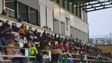 Las gradas del Salto del Caballo en el regreso del p&uacute;blico al estadio.