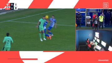 ※No es penalti de Azpilicueta: esa acci車n es un despeje§