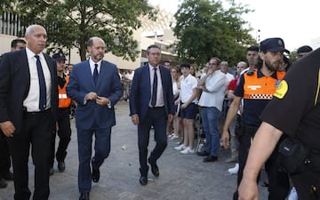 Juan Espadas, alcalde de Sevilla, en la capilla ardiente de Jos Antonio Reyes en el estadio Snchez Pizjun.
