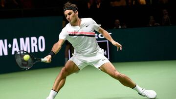 Switzerland's Roger Federer plays a forehand return to Netherlands Robin Haase during their quarter-final singles tennis match for the ABN AMRO World Tennis Tournament in Rotterdam on February 16, 2018. / AFP PHOTO / JOHN THYS