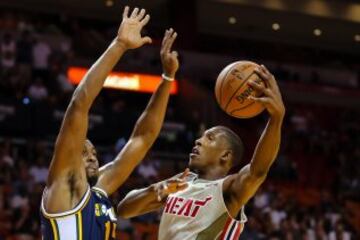 Josh Richardson y Derrick Favors.