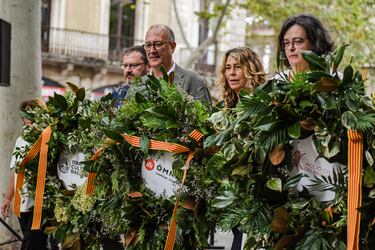 El presidente de Òmnium Cultural, Xavier Antich, llega a la ofrenda floral al monumento de Rafael Casanova.