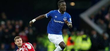 Fichaje de Barrios a Everton depende de venta de Gueye