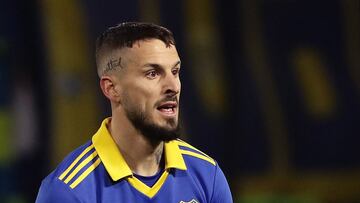 Boca Juniors' Dario Benedetto gestures during his Argentine Professional Football League Tournament 2022 match against Talleres de Cordoba at La Bombonera stadium in Buenos Aires, on July 16, 2022. (Photo by ALEJANDRO PAGNI / AFP)