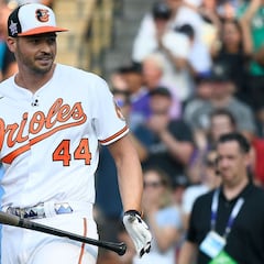 Trey Mancini y Buster Posey ganan el premio al Regreso del Año