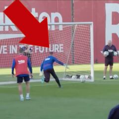 Ansu Fati delights Messi with subtle finish past Ter Stegen