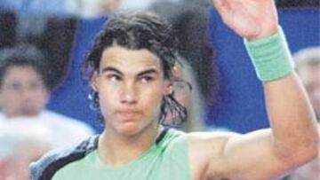 <b>HASTA LUEGO. </b>Nadal saluda al público marsellés. Hoy, otra vez.