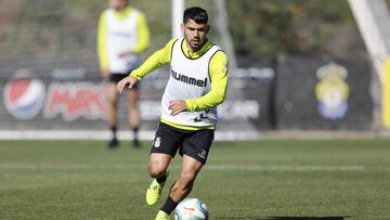 Tana, durante un entrenamiento en su etapa como jugador de la UD Las Palmas.