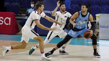 Alessandro Gentile, ante la defensa del Unicaja.