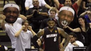LeBron exhibe su corona