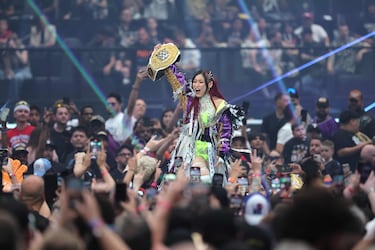 IYO SKY tuvo una gran lucha al derrotar a dos referentes en la actualidad: Rhea Ripley y Bianca Belair; por lo que retuvo el Campeonato Mundial de Mujeres.