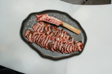 Papúa Colón, una jungla bajo tierra con un exótico menú y mucho show en Madrid