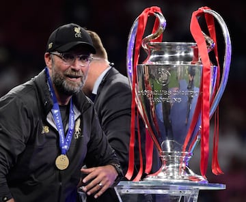 Jürgen Klopp poses with the Champions League trophy.