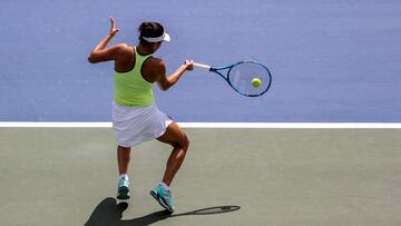 Flushing Meadows (United States), 31/08/2022.- Camila Osorio of Colombia hits a return to Alison Riske-Amritraj of the United States during the US Open Tennis Championships at the USTA National Tennis Center in the Flushing Meadows, New York, USA, 31 August 2022. The US Open runs from 29 August through 11 September. (Tenis, Abierto, Estados Unidos, Nueva York) EFE/EPA/SARAH YENESEL
