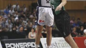 El Obradoiro sorprende al Joventut tras el descanso