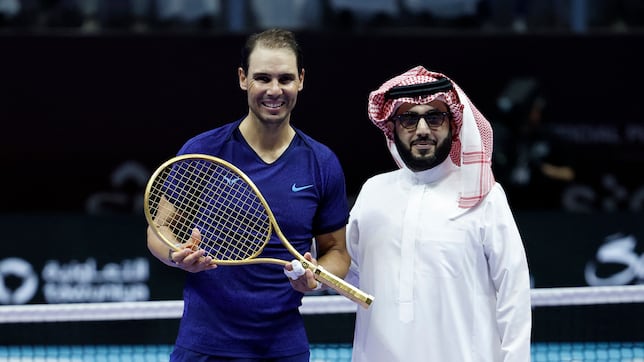 El desorbitado precio de la raqueta de oro que recibió Nadal