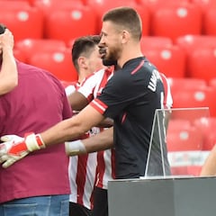 Herrerín, homenajeado en su despedida de San Mamés