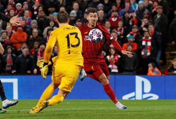 Jan Oblak y Roberto Firmino.