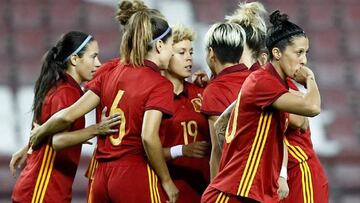 Las jugadoras de la Selección Española Femenina celebran un tanto logrado.