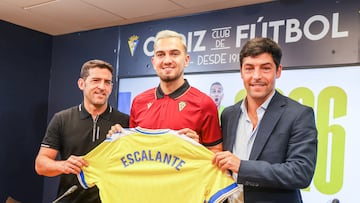 10/07/23 CADIZ CF PRESENTACION RENOVACION GONZALO ESCALANTE