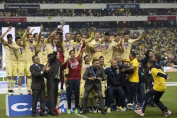 El 14 de diciembre de 2014, América logró lo que anheló durante tantos años, pues superó a Chivas en títulos de Liga luego de vencer a los Tigres por global de 3-1 en la Final del Apertura 2014. Ante un lleno Estadio Azteca, las Águilas escribieron una de las páginas más gloriosas en su historia, ya que, a partir de ese momento, su nombre encabeza la lista de los clubes más ganadores en la era profesional del fútbol mexicano.