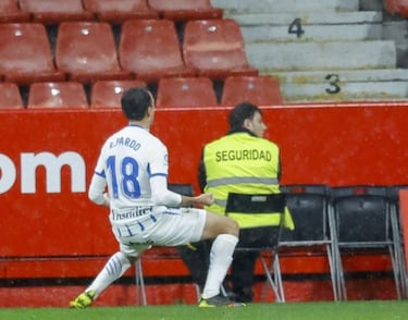 Duk: “Mis pies tienen una irregularidad y es más fácil pegarle como en la falta”