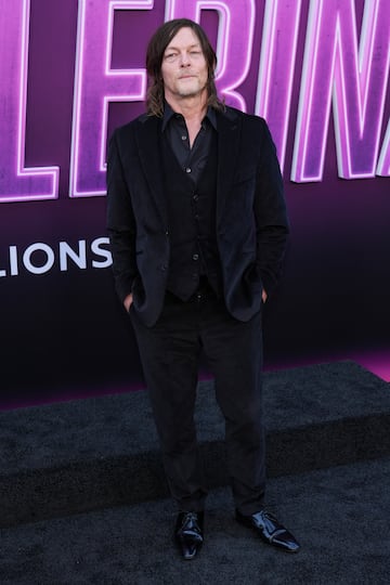 Norman Reedus posa en la alfombra roja del estreno de la película "Ballerina" en Los Ángeles, California.