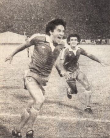 03-01-1981: U.de Chile 2 - Colo Colo 1. Público presente: 74.747 personas. Arturo Salah terminó dándole el triunfo a los azules, y le dio el paso a Copa Libertadores.
