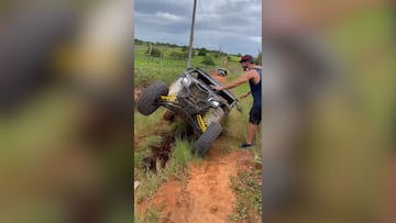 La curiosa forma de Diego Costa: así intentó dar la vuelta a un buggy medio volcado