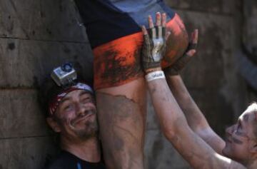 Barro y obstáculos en la Tough Mudder