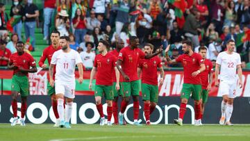 LISBON, PORTUGAL - JUNE 05: William Carvalho of Portugal celebrates with team mate Bruno Fernandes after scoring their sides first goal during the UEFA Nations League League A Group 2 match between Portugal and Switzerland at Estadio Jose Alvalade on June 05, 2022 in Lisbon, Portugal. (Photo by Carlos Rodrigues/Getty Images)