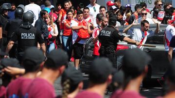 Allanamientos en River por la reventa de entradas a los barras