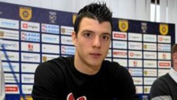 <b>SEGUIDO.</b> Según publica The Times el Madrid se ha fijado en Haris Vuckic, esloveno de 16 años, grand promesa del fútbol balcánico. Vuckic aparece con la camiseta del Newcastle en una foto del diario Zurnal24.