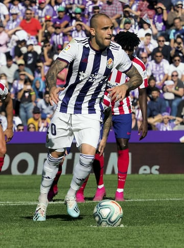 En 2019 lleg cedido al Real Valladolid desde el Everton.