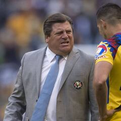 Para Miguel Herrera, 'Nico' es más completo que Henry