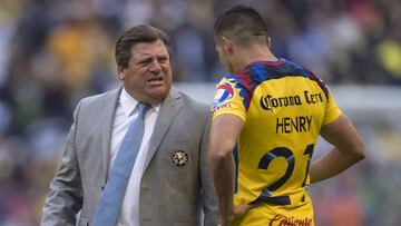 Para Miguel Herrera, 'Nico' es más completo que Henry