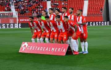 Once del Almera que gan, sin convencer, al Racing de Ferrol.
