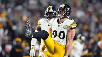 PHILADELPHIA, PENNSYLVANIA - DECEMBER 15: T.J. Watt #90 of the Pittsburgh Steelers reacts after a sack against the Philadelphia Eagles during the second quarter at Lincoln Financial Field on December 15, 2024 in Philadelphia, Pennsylvania. Mitchell Leff/Getty Images/AFP (Photo by Mitchell Leff / GETTY IMAGES NORTH AMERICA / Getty Images via AFP)