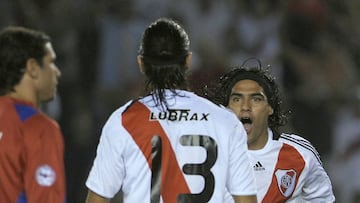 Falcao y Sebasti&aacute;n Abreu en River Plate