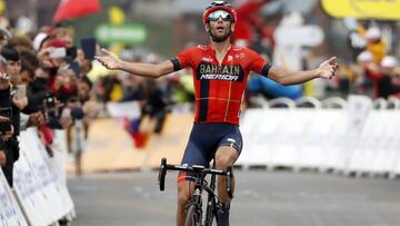 Vincenzo Nibali celebra su victoria en la 20&ordf; etapa del Tour de Francia en la cima de Val Thorens.