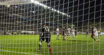 Partido Rayo Vallecano-Barcelona. Messi estrelló el balón en larguero de la portería de Juan Carlos.