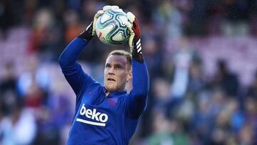 Ter Stegen parando un remate.