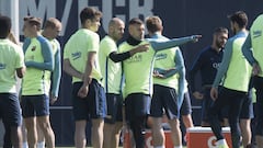 Aleñá y Carbonell sustituirán a Piqué y a Rakitic en Málaga