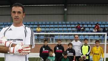 Liaño, en su escuela de porteros en Santander.